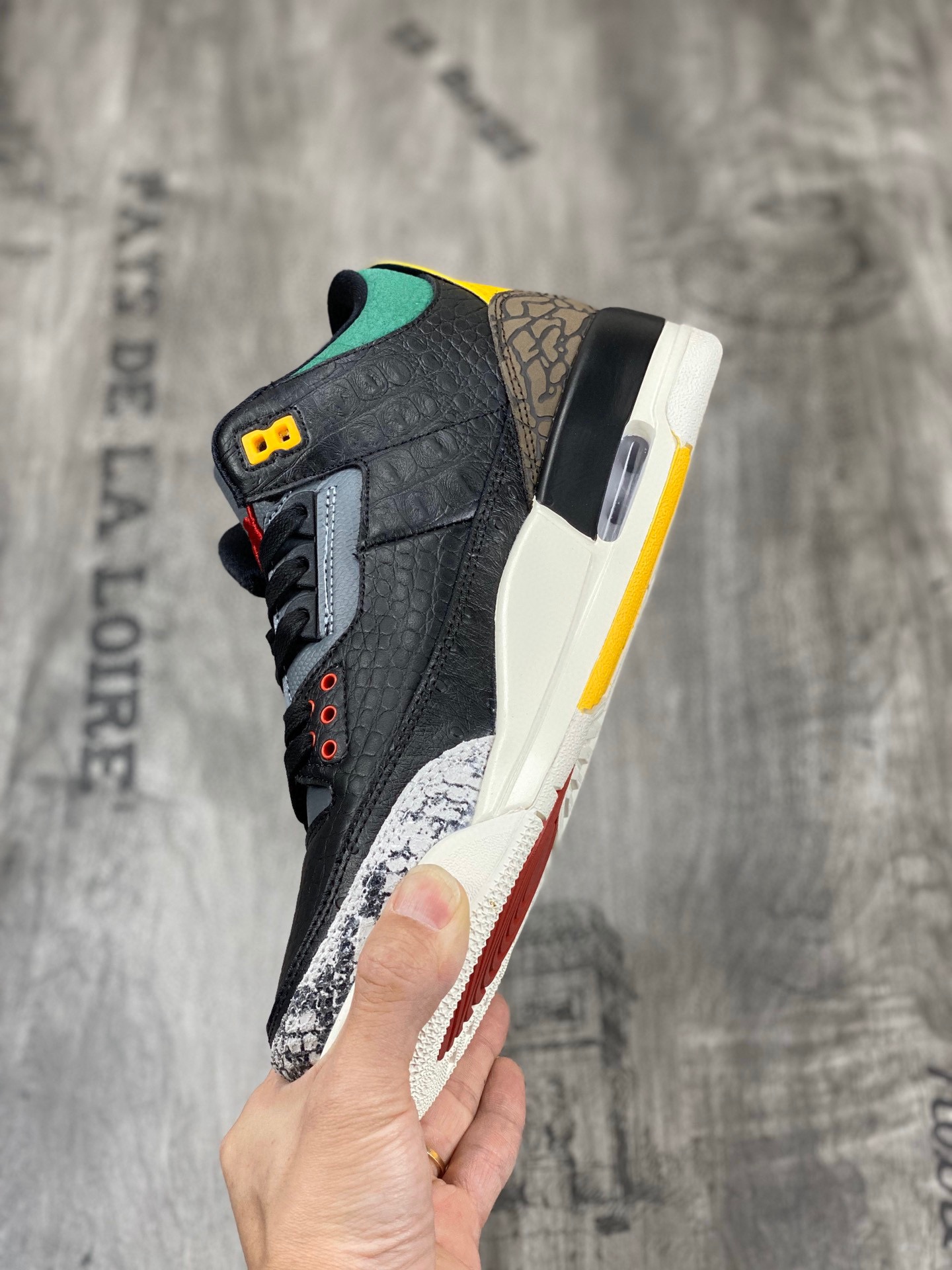 Air Jordan 3 SE Denim"动物园"AJ3 乔3 原厂数据 最新原厂底模 原厂纸板 进口"头层皮"荔枝纹，经典复刻 完美鞋型 正确大底色卡，飞人刺绣精细。