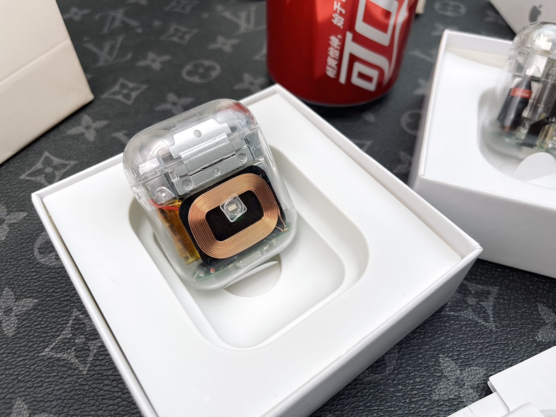 透明探索版，可口可乐强势联名苹果AirPods二代