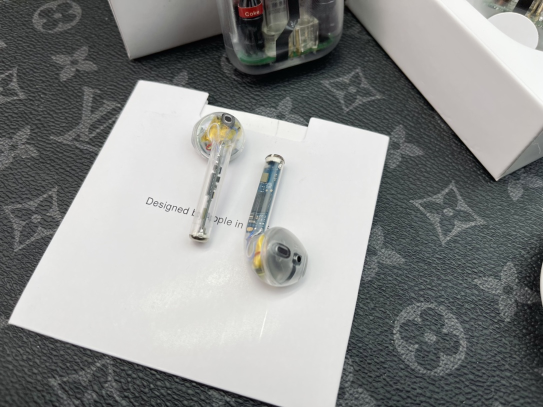 透明探索版，可口可乐强势联名苹果AirPods二代