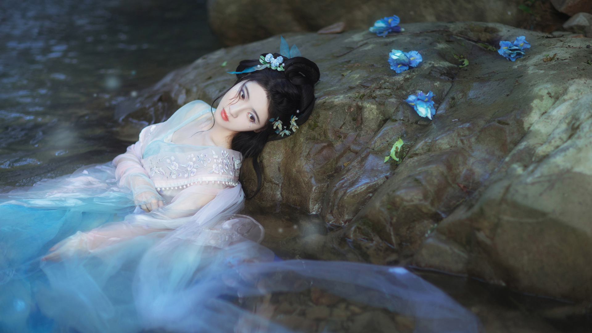 可爱小姐姐 侧躺 好看身材养眼美女壁纸