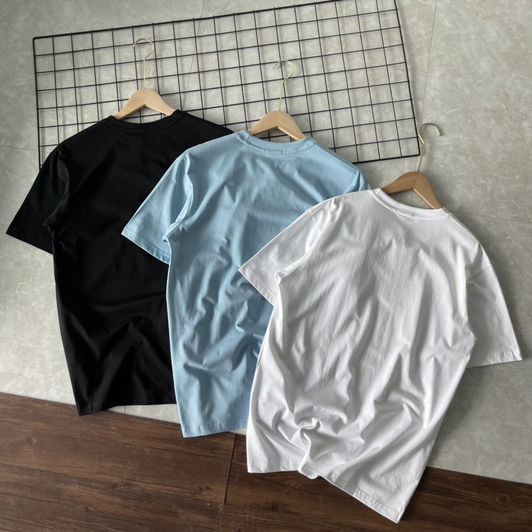 【Moncle*蒙口男士三色经典圆领纯棉短袖T恤】?品质控速入! 销量很good‼️经久不衰的基础款！可商务可休闲,以及高支数纯棉的面料让人不可抗拒