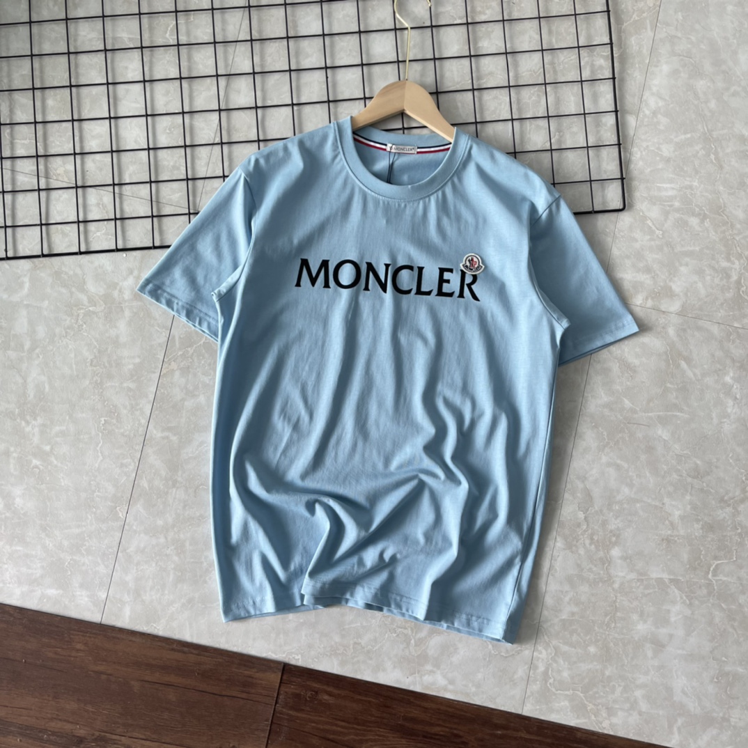 【Moncle*蒙口男士三色经典圆领纯棉短袖T恤】?品质控速入! 销量很good‼️经久不衰的基础款！可商务可休闲,以及高支数纯棉的面料让人不可抗拒