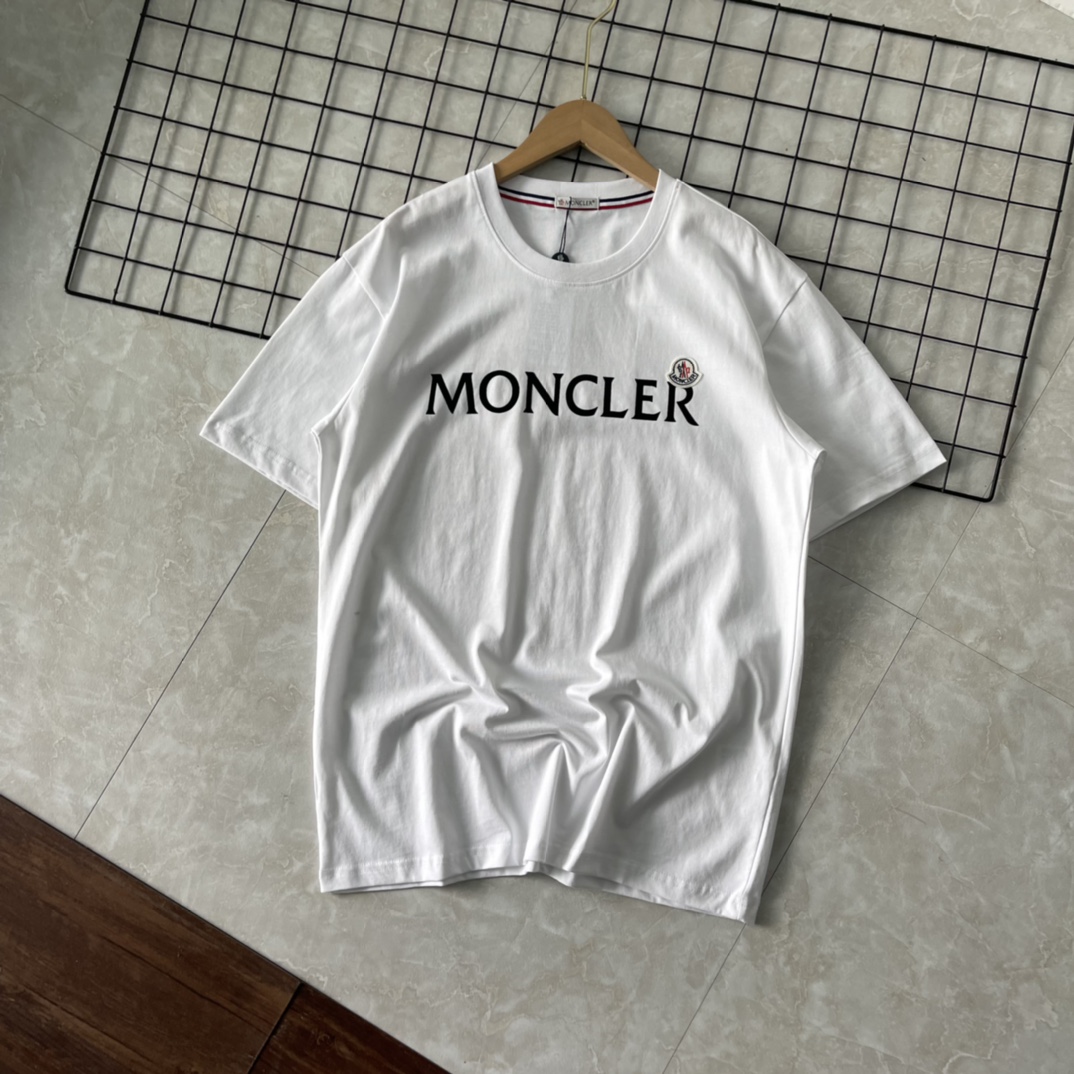【Moncle*蒙口男士三色经典圆领纯棉短袖T恤】?品质控速入! 销量很good‼️经久不衰的基础款！可商务可休闲,以及高支数纯棉的面料让人不可抗拒