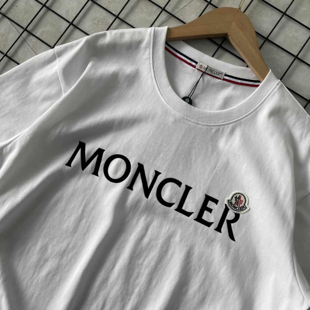 【Moncle*蒙口男士三色经典圆领纯棉短袖T恤】?品质控速入! 销量很good‼️经久不衰的基础款！可商务可休闲,以及高支数纯棉的面料让人不可抗拒