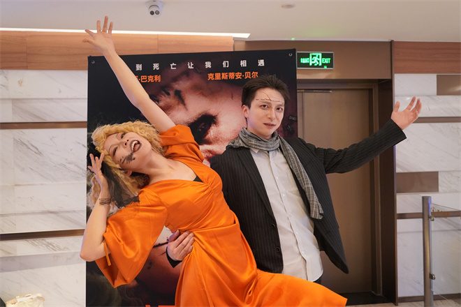 《暗黑新娘！》北京观影 上世纪30年代复古风获赞